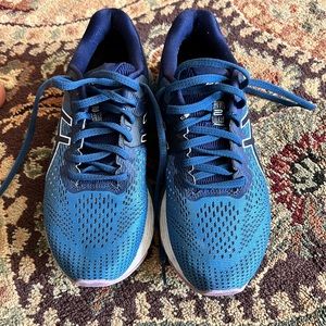 ASICS womens sneaker GT 4000 Flyte foam size 7.5